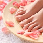 Manicure hybrydowy i pedicure – Jak dbać o naturalną płytkę?